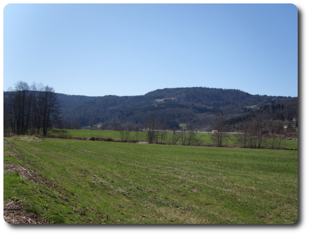 Vue vers la Beuille et les sommets de plus de 800 mtres  la limite de la Franche-Comt