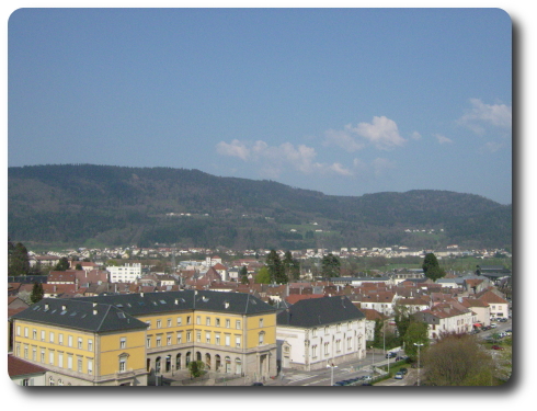 La ville de Remiremont domine par le Fossard et le Morthomme de l'autre ct de la valle de la Moselle