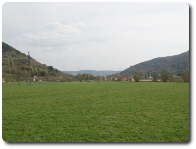 La vallée de la Haute Moselle à Lépange entre les montagnes