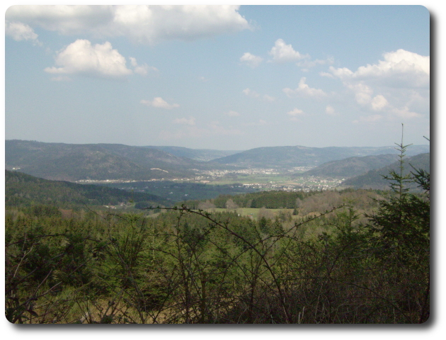 Vue dominante sur la vallée à Dommartin et Saint-Amé depuis la Croisette